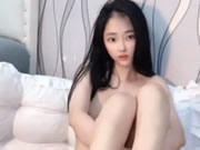 超仙的小蘿莉用黃瓜把女孩插得高潮呻吟嬌喘